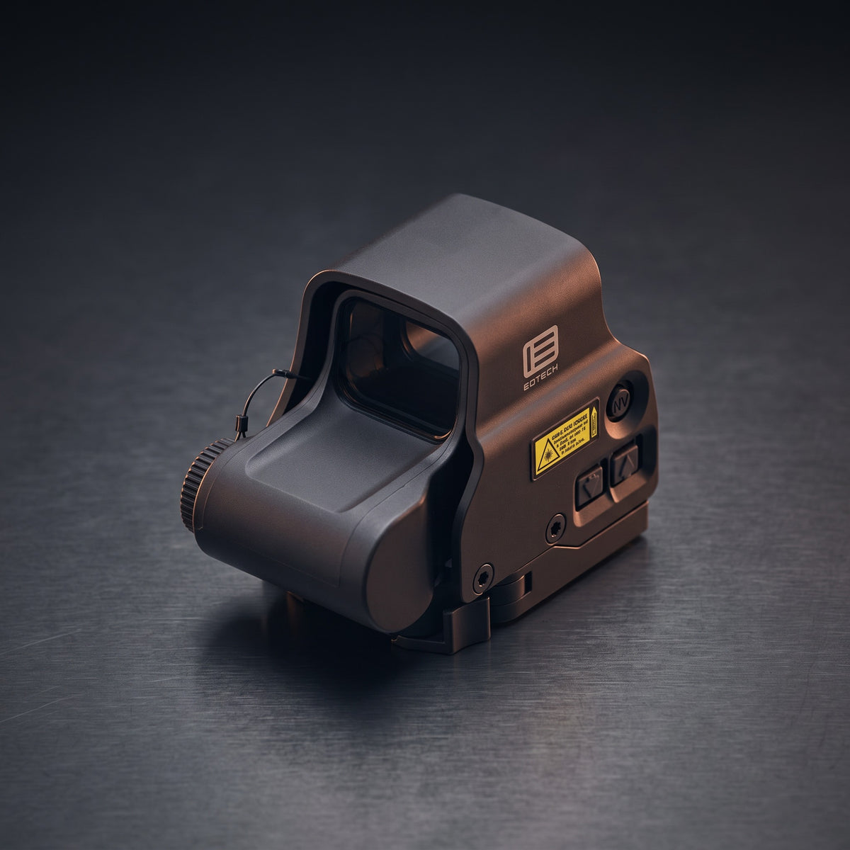 Holographic Sights – EOTech EXPS3 holographic weapon sight on a dark steel surface